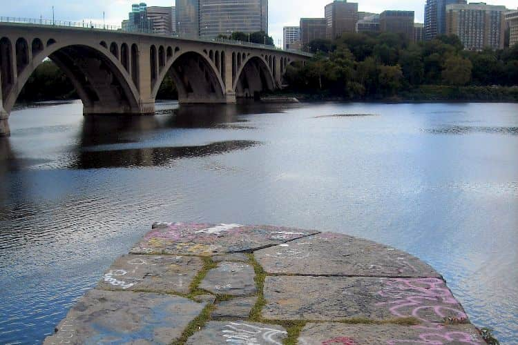 Georgetown graffiti cliffs